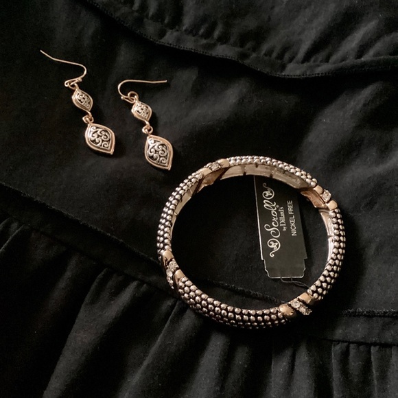 Scroll Gold And Silver Tone Link Stretch Bracelet Petite White Crystal Accents - Picture 6 of 14